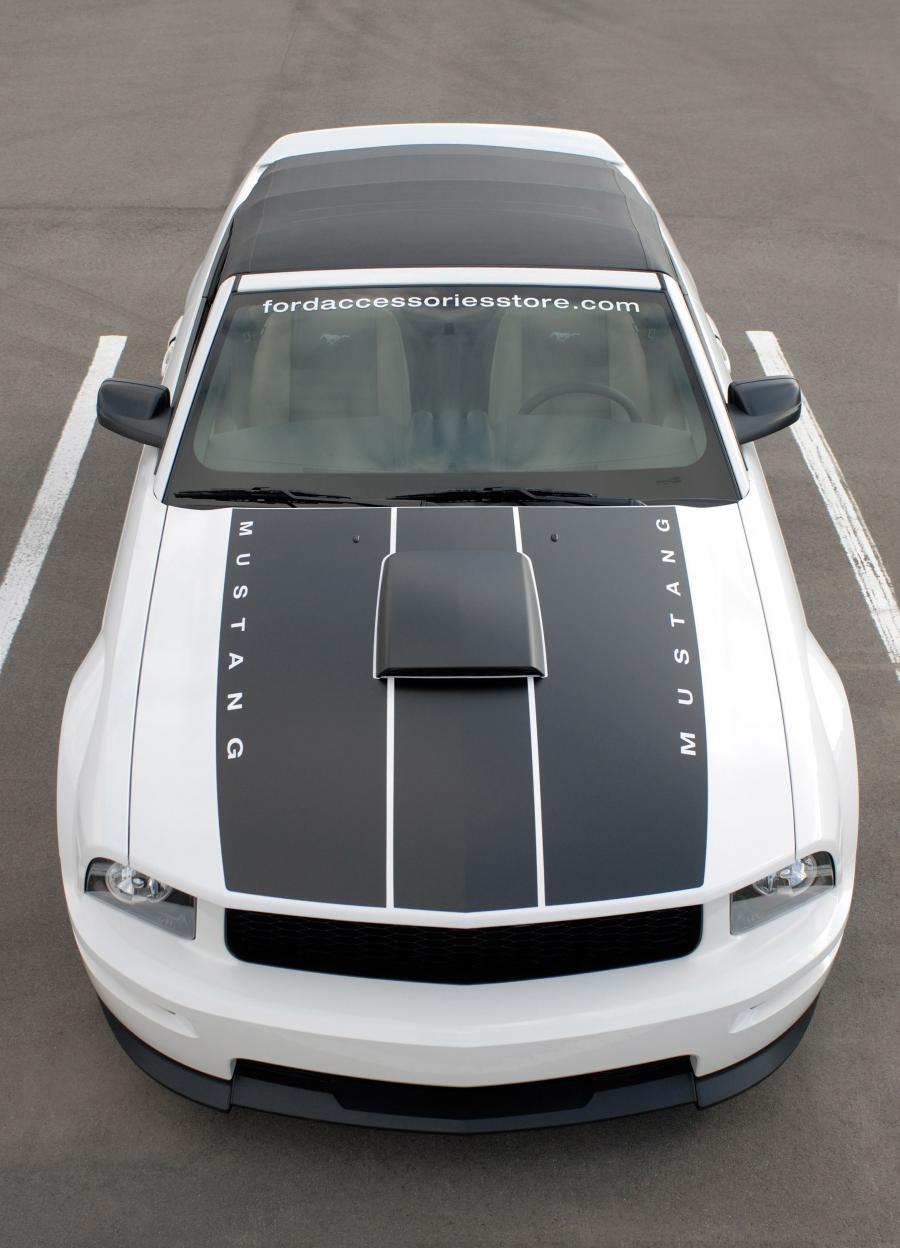  Ford Mustang GT Convertible 2006 года  (фото 12 из 27)